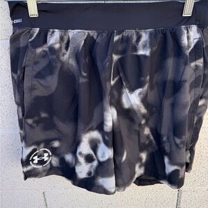 Under Armour Black and Gray Patterned Shorts w/ liner